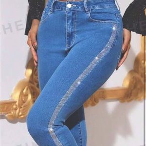 GUESS Rhinestoned Skinny Jeans - Size 28